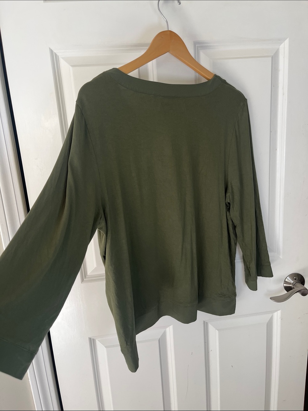 Chico’s Weekends v-neck loose fit long sleeve top, tee, Sz 2, Large,olive green - Picture 6 of 8